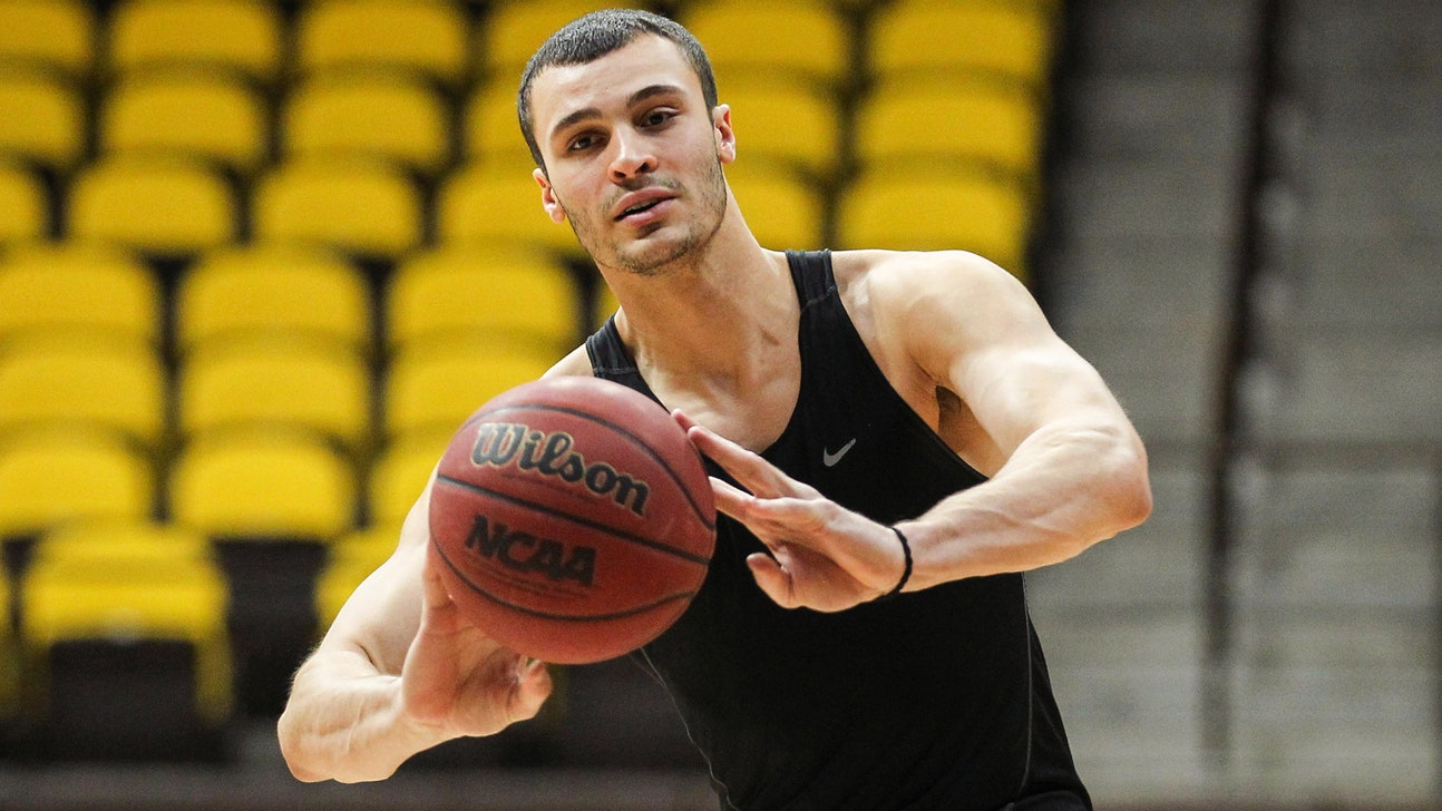 WATCH: Lakers' Larry Nance Jr. posterizes John Henson