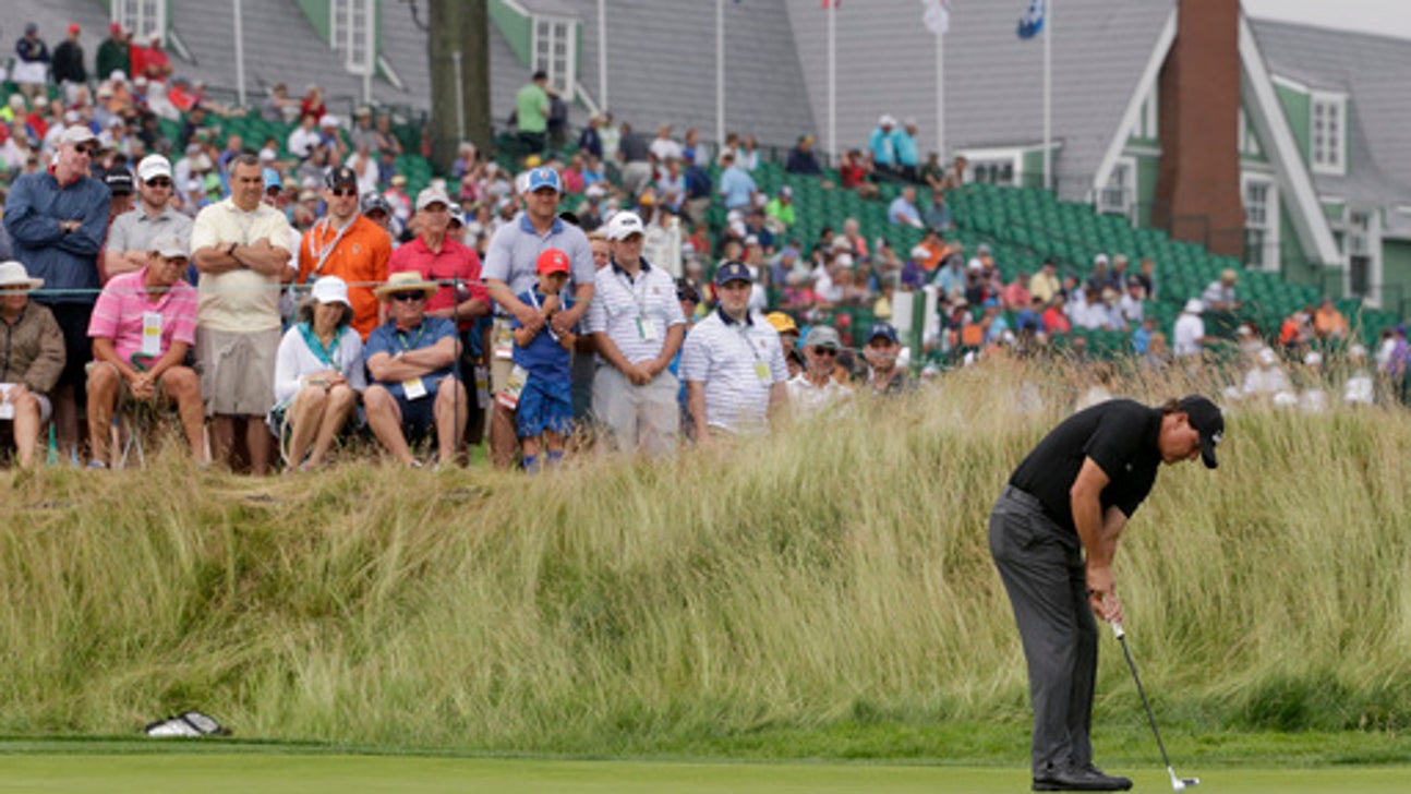 Landry looks to hold on as first-round leader