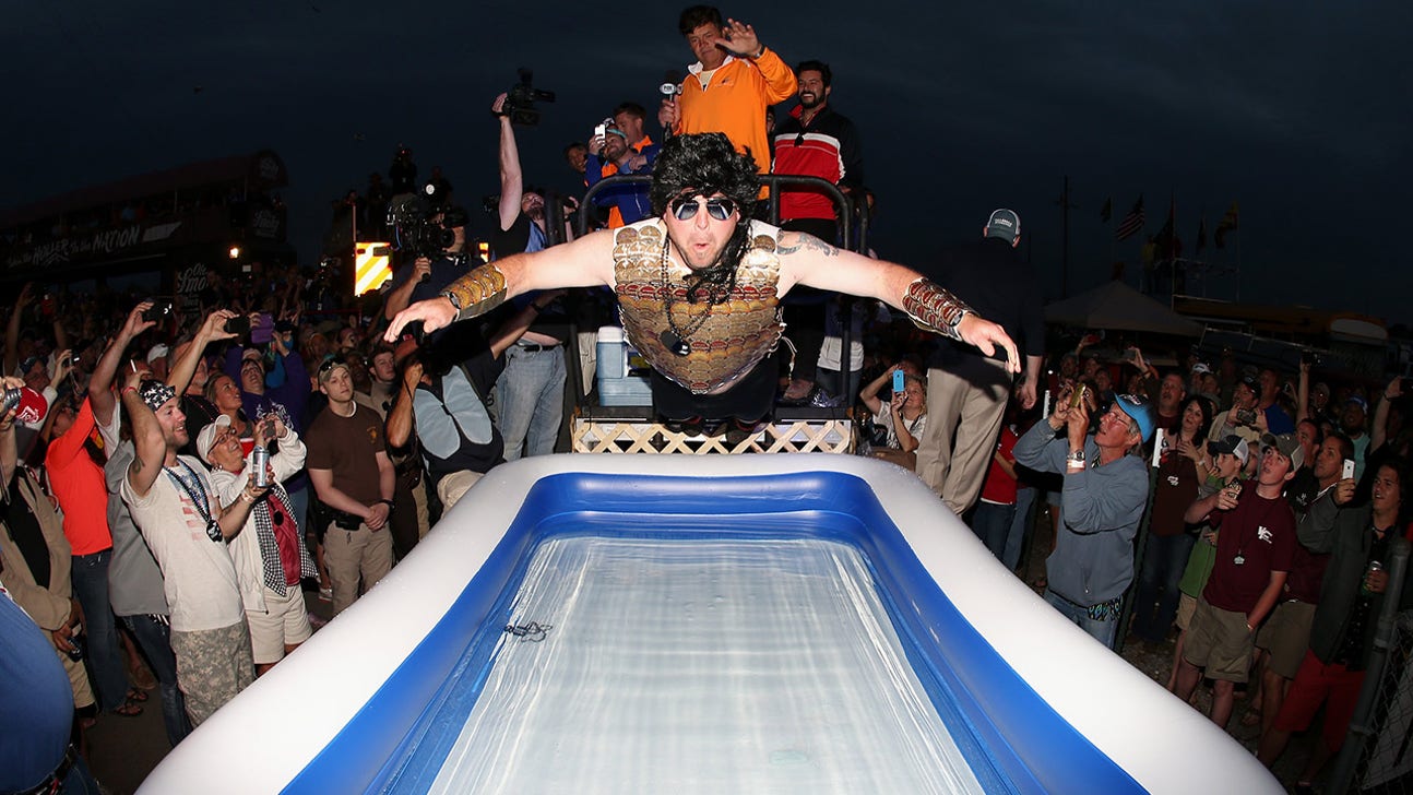 Babes, beer and beads at 'Big One on the Blvd'