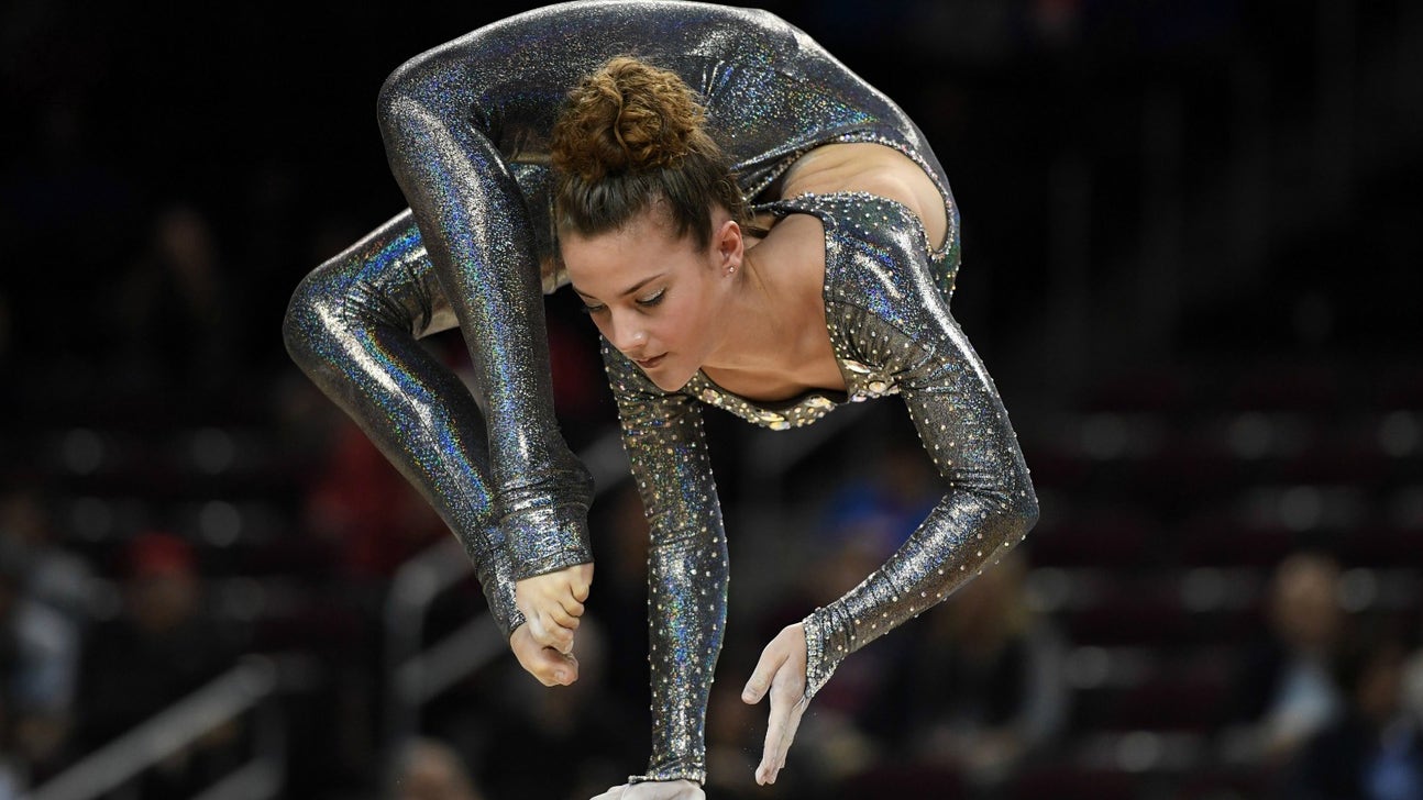 Contortionist's spectacular halftime performance at Florida game is a must-see