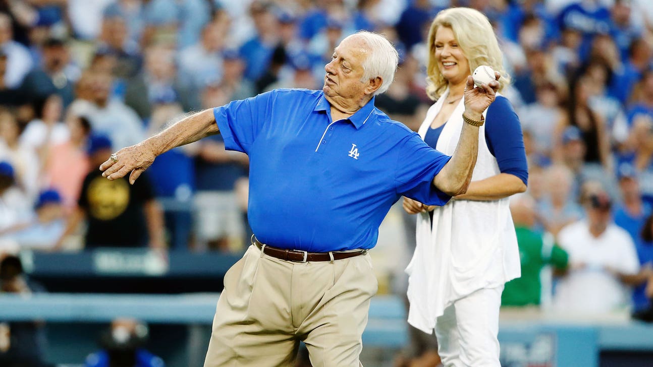 Watch: Tommy Lasorda throws first pitch before Dodgers-Mets Game 2