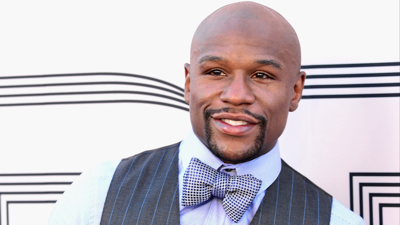 Watch Floyd Mayweather undergo his morning ritual of getting a sponge bath