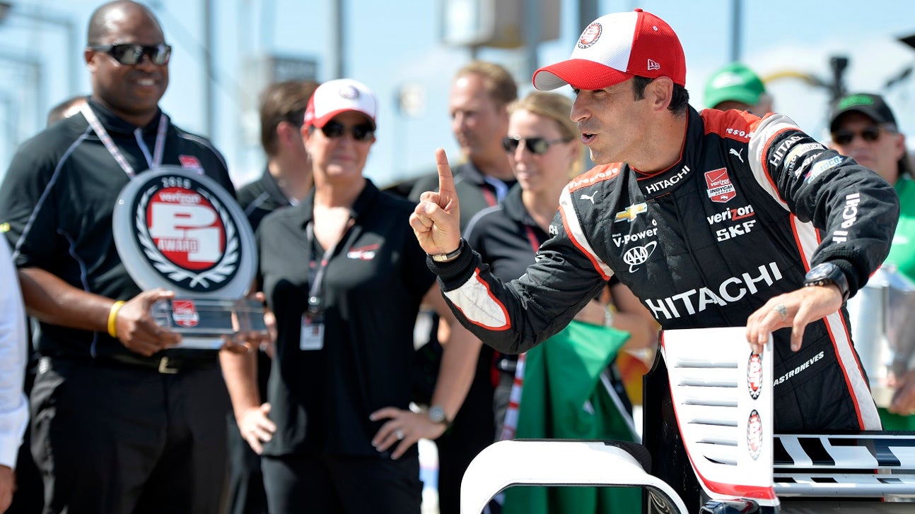 Castroneves captures pole for IndyCar night race at Iowa