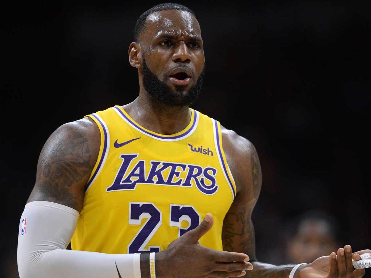 LeBron James captivates San Diego crowd in debut with Lakers | FOX