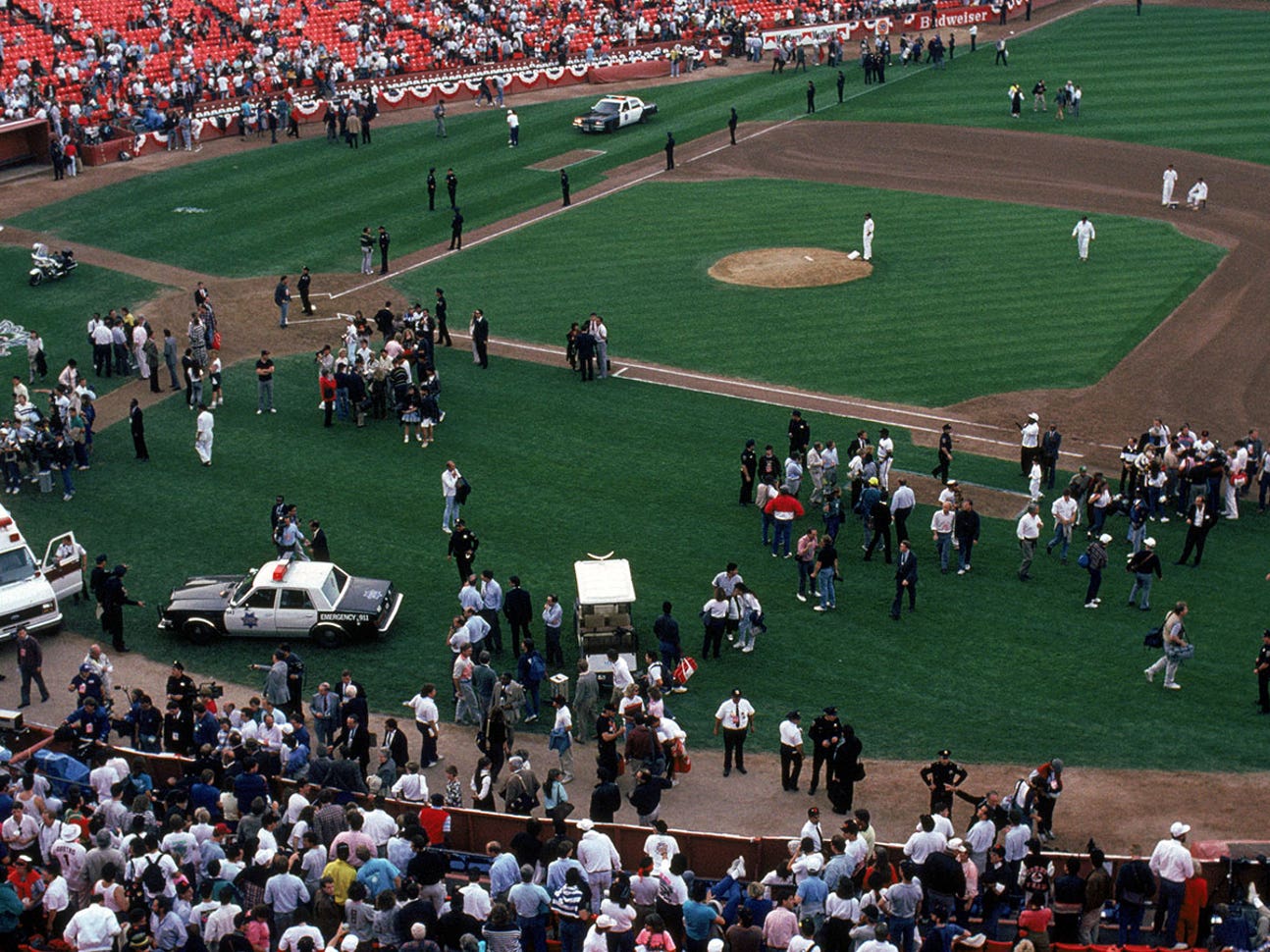 f81e9add-101515-MLB-Earthquake