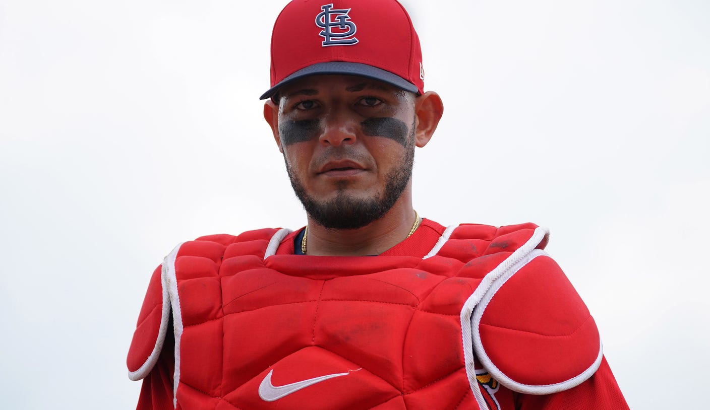 Cardinals consider giving Molina more rest