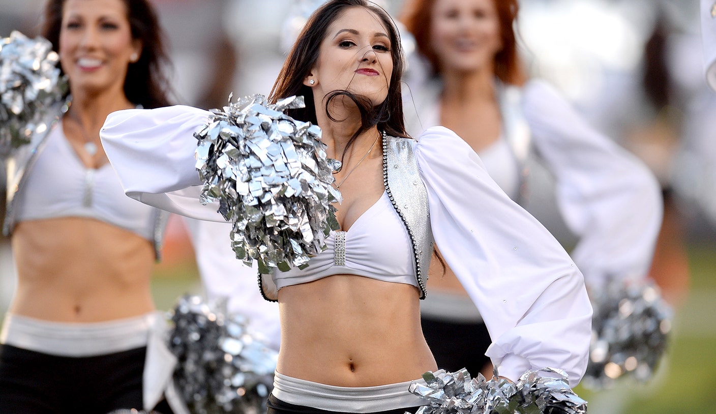 Oakland Raiders reportedly sued by own cheerleading squad