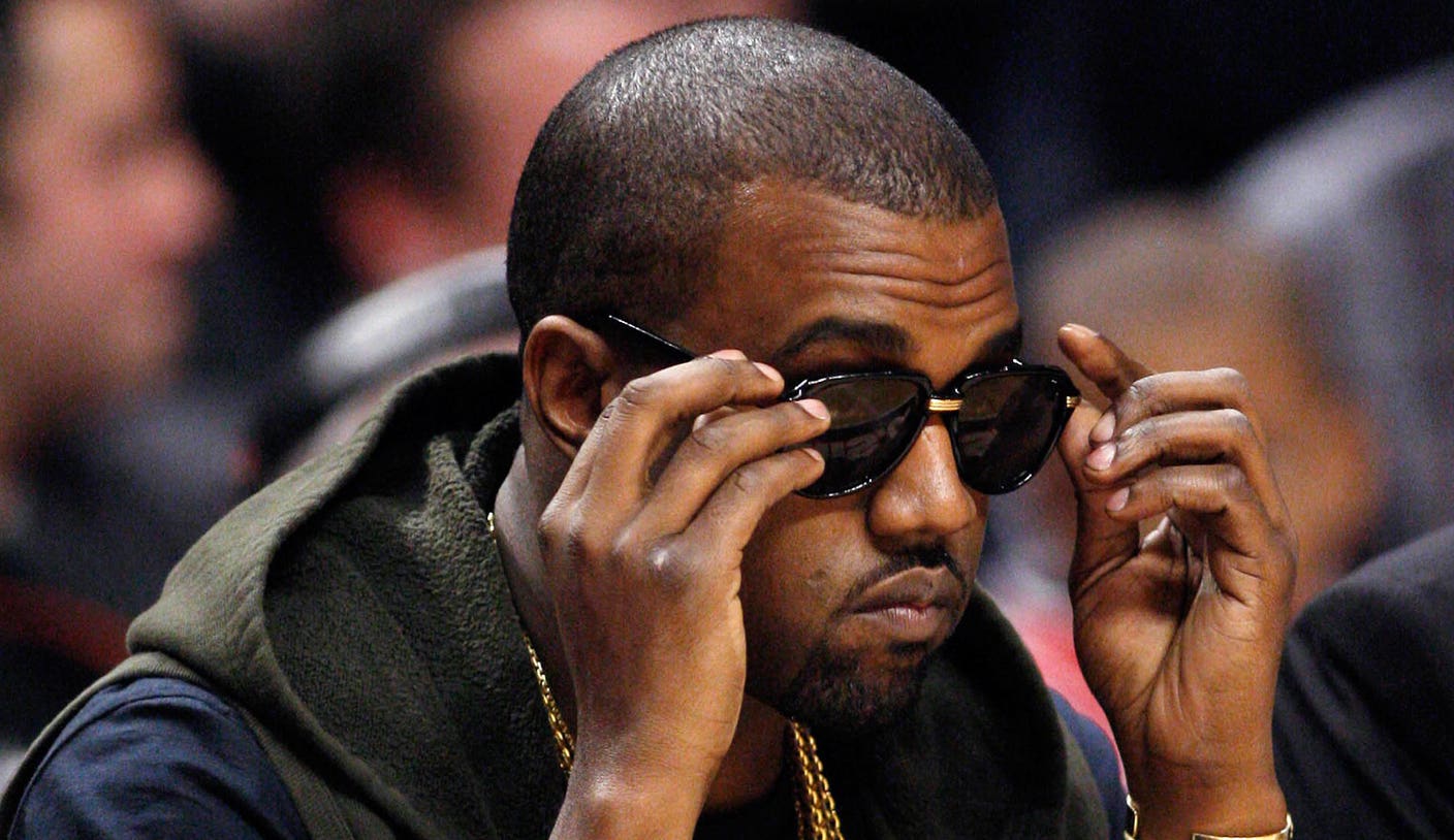 Super Bowl Fans Take Turns Snapping Photos With Unhappy Kanye West Fox Sports