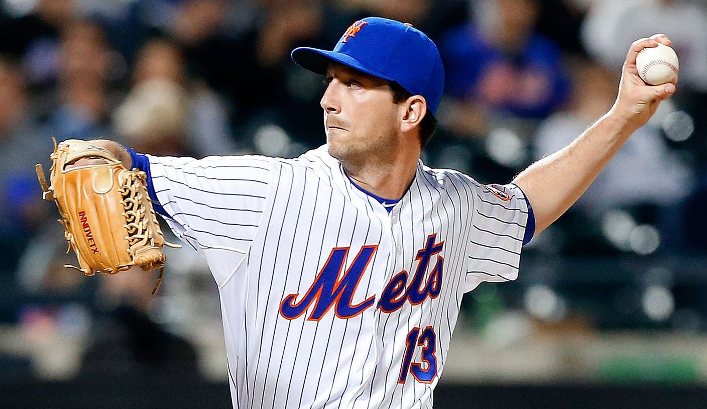 Mets say reliever Jerry Blevins slips on curb and refractures his