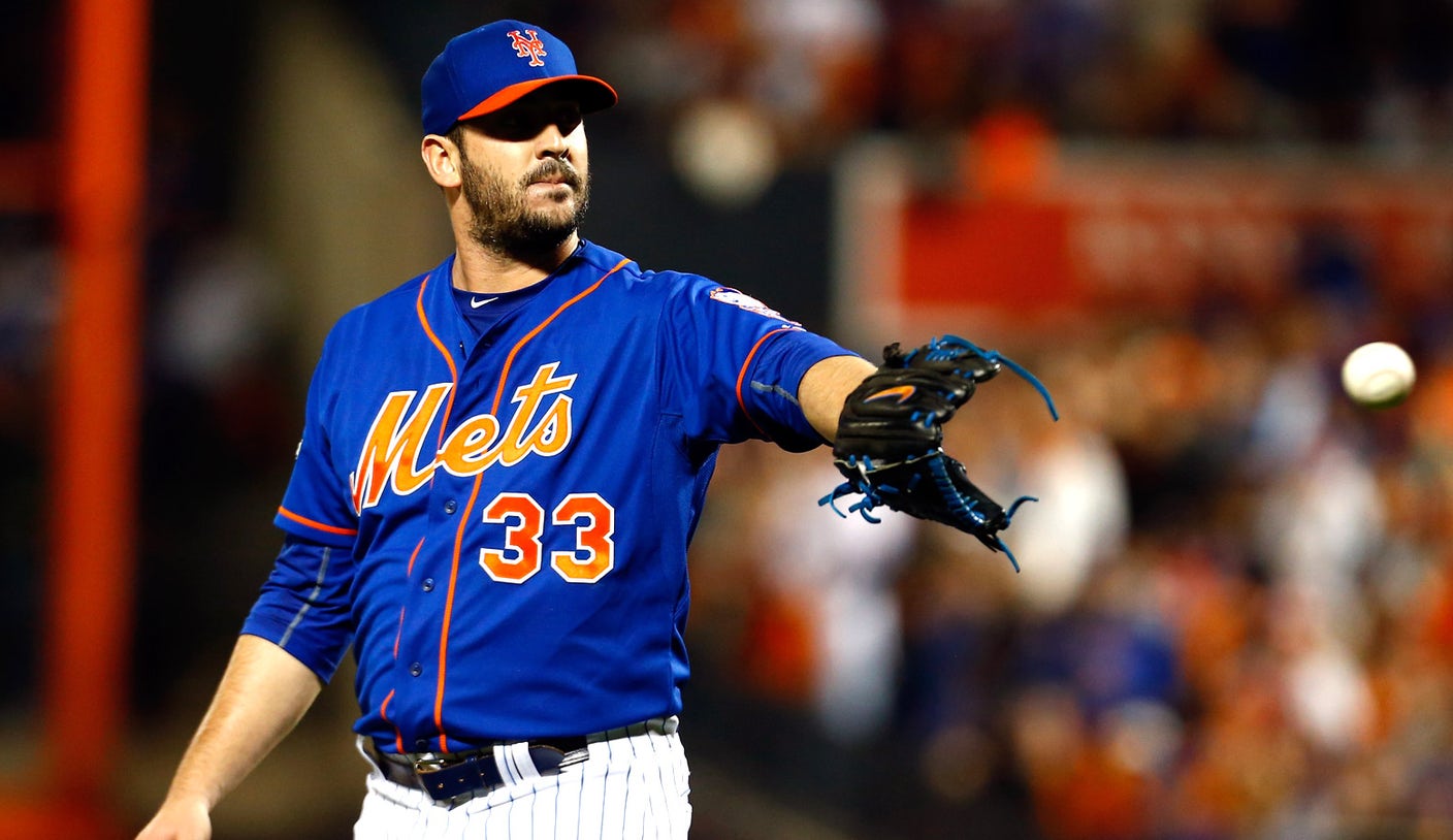 New York Mets starting pitcher Matt Harvey (33) watches as NBA