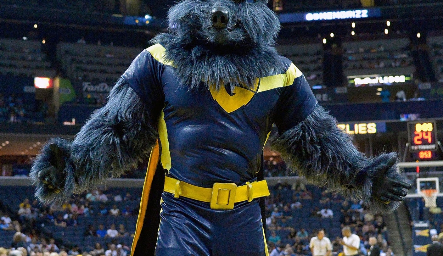 Memphis Grizzlies' mascot puts a hurting on his rival