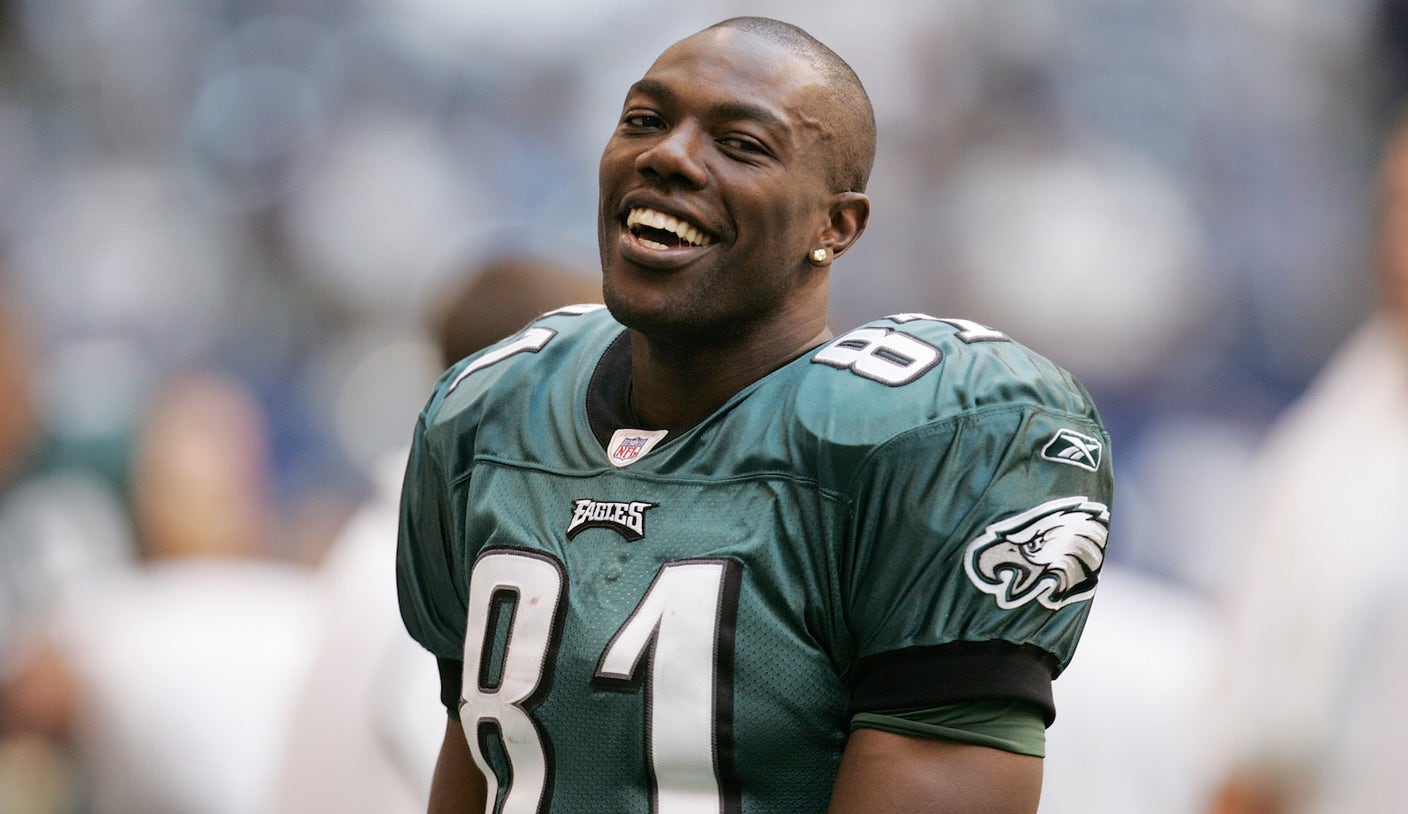 Terrell Owens says he's 'available' for the struggling Eagles offense