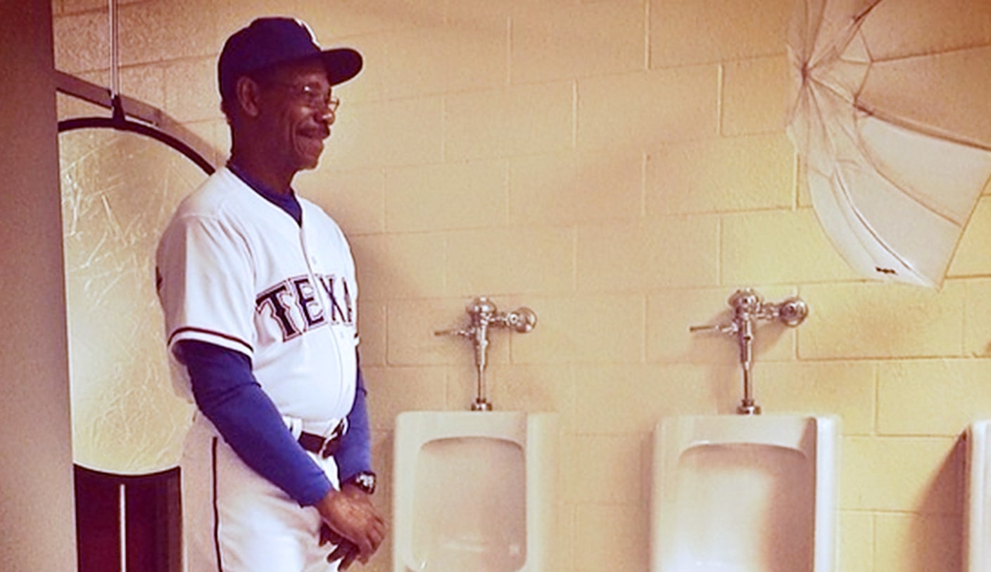 Baseball media day photos taken in bathroom | FOX Sports