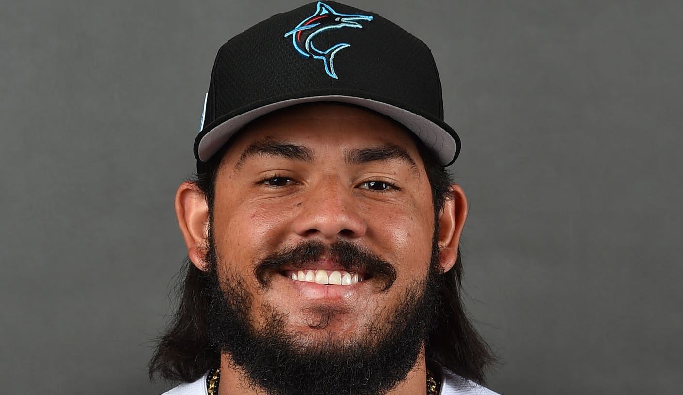 Newly acquired Marlins catcher Jorge Alfaro hurts knee chasing