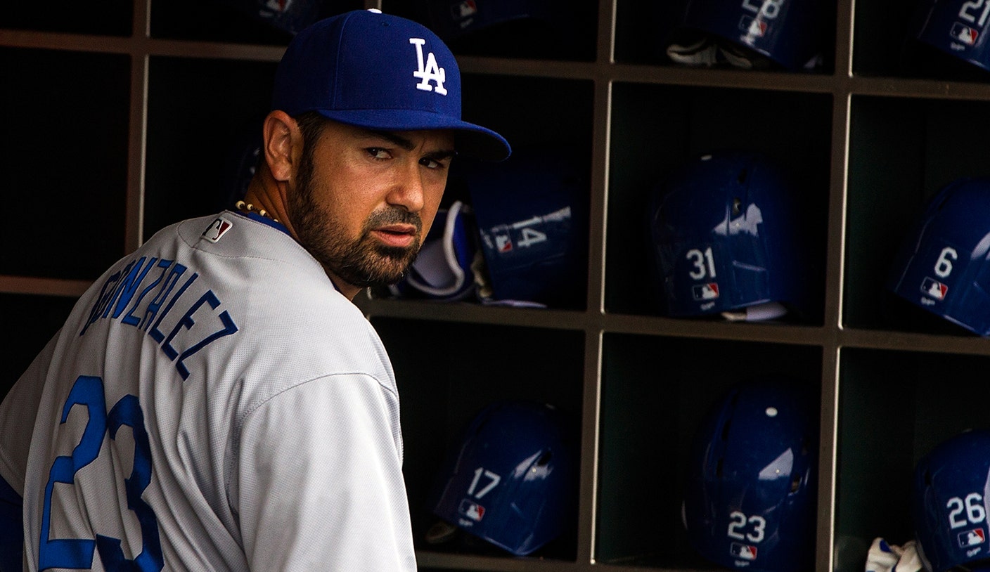 Dodgers' Adrian Gonzalez boxed with the Rays mascot and it was fun 
