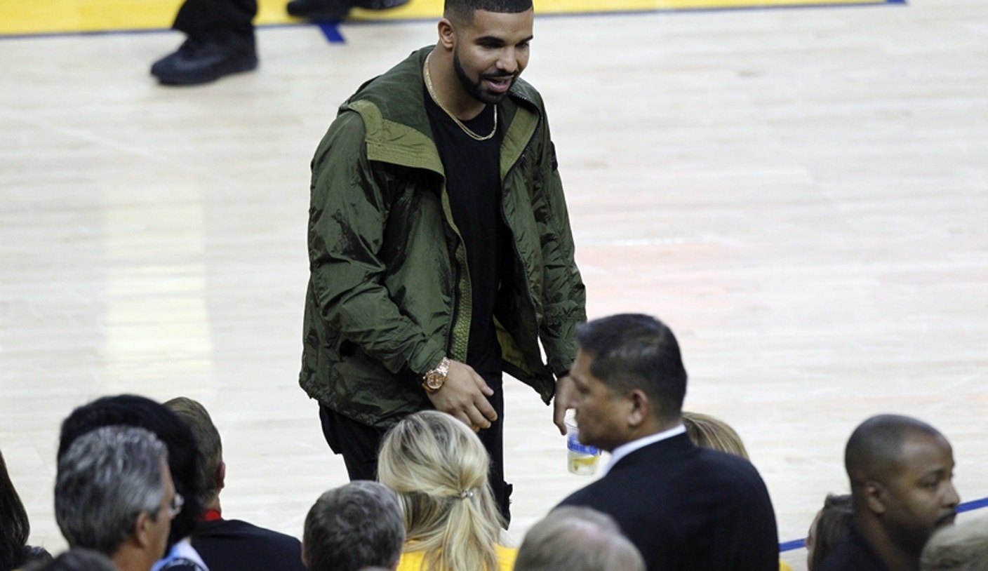 Drake surprises Ayesha Curry at book signing