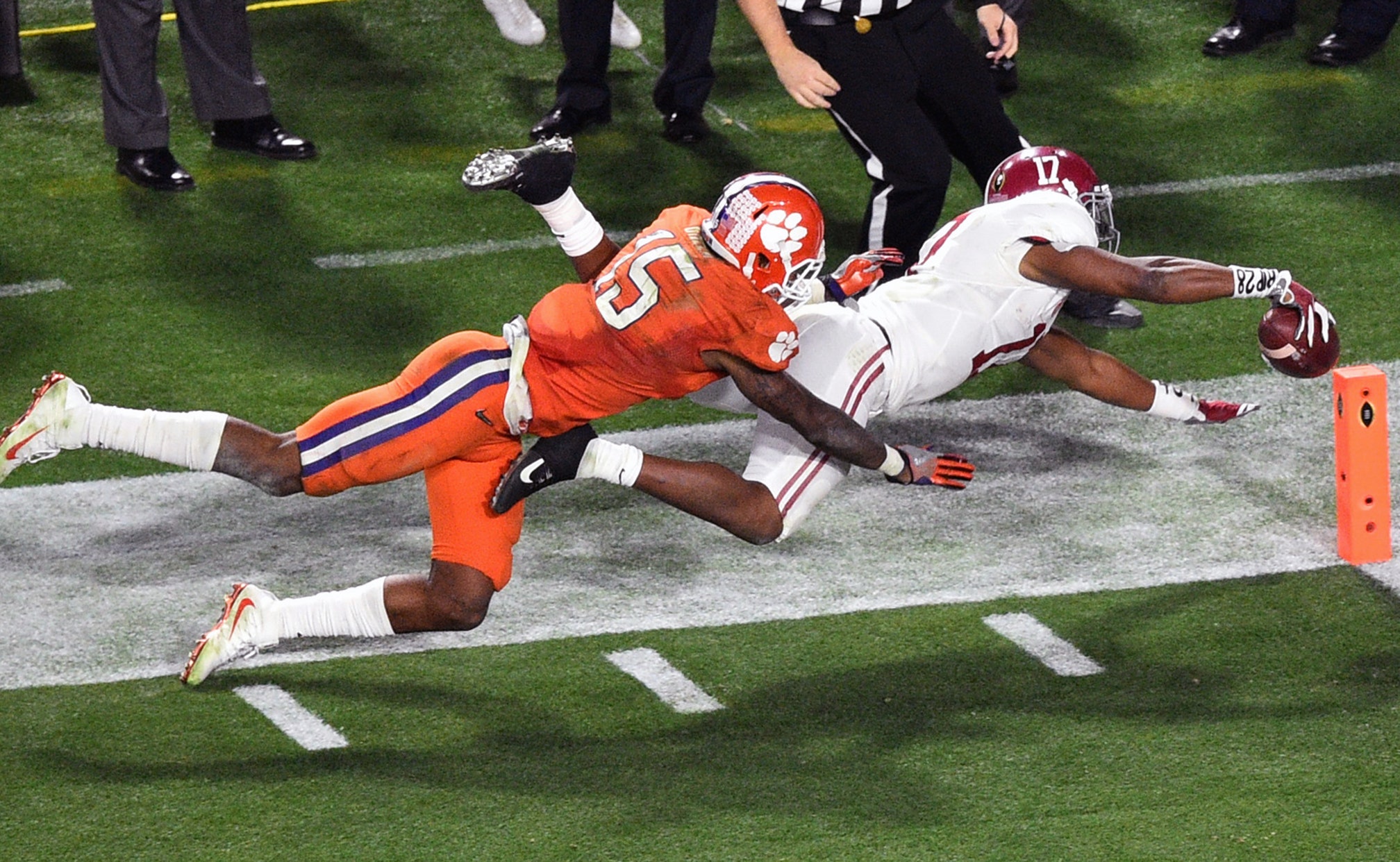 Kenyan Drake Rattles Off A Stunning 95 Yard Kickoff Return For Td Fox Sports