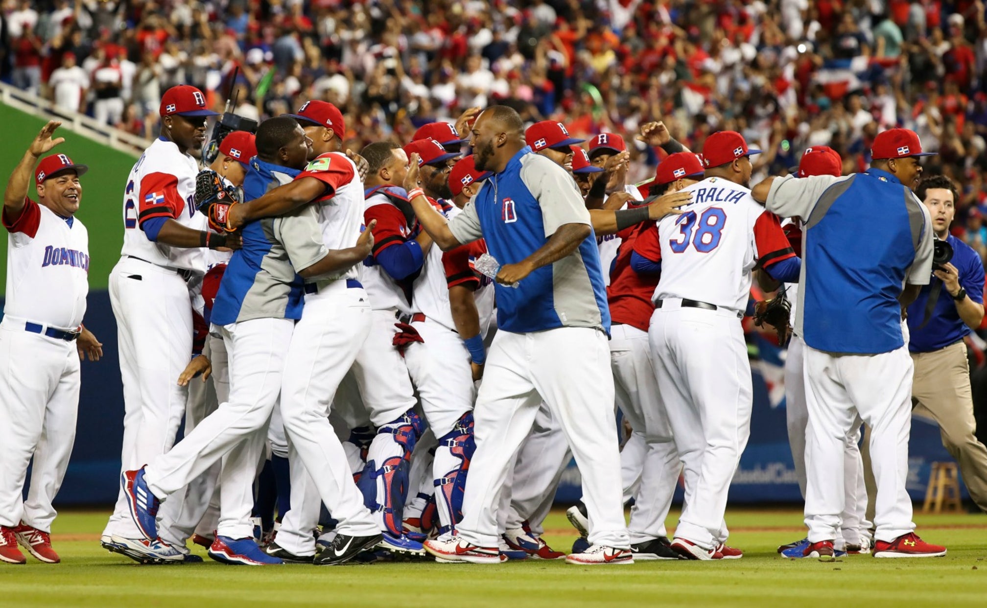 Dominican Republic and its fans electrify World Baseball Classic FOX