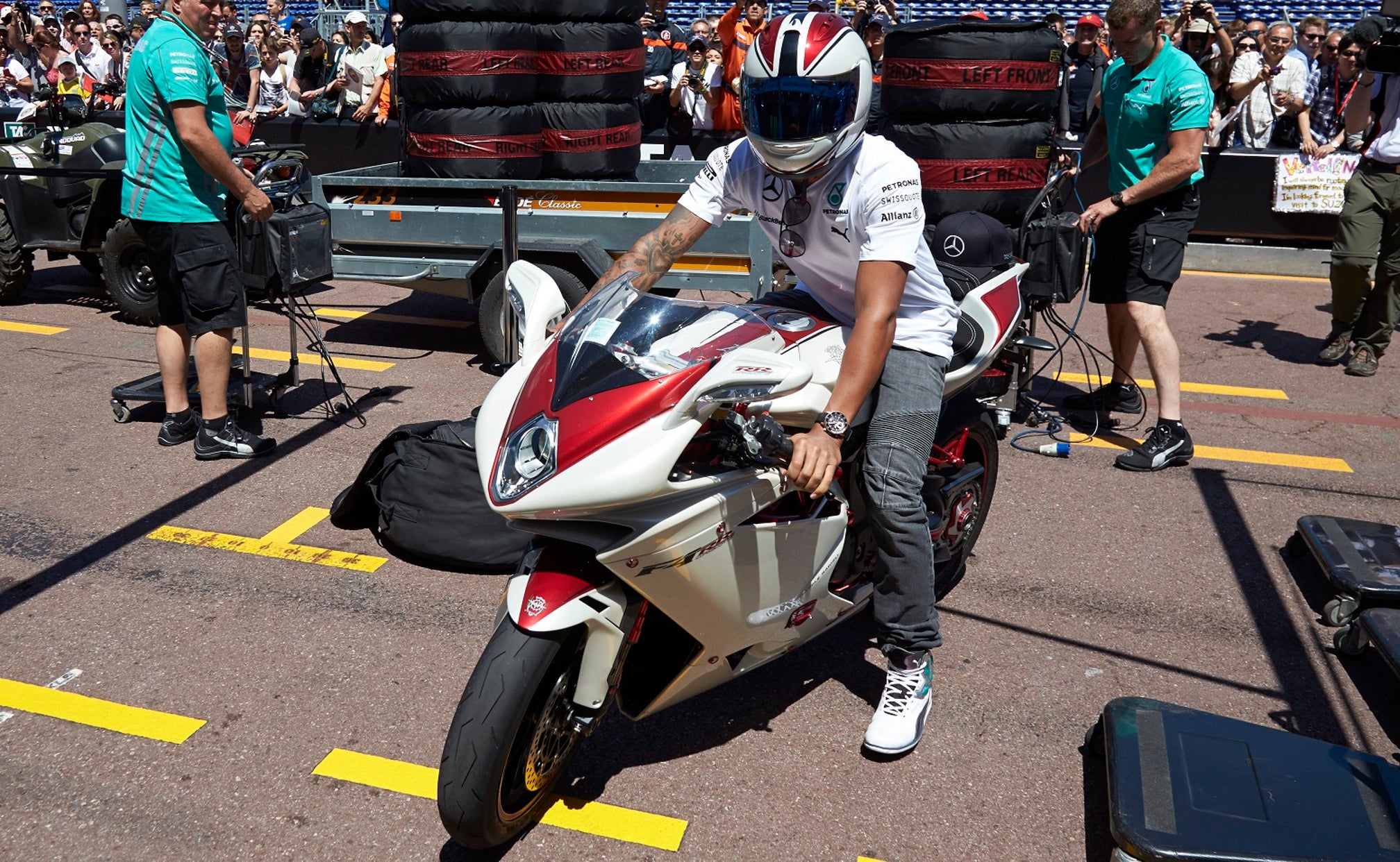 Lewis Hamilton Invited To Motogp Test By Valentino Rossi And Jorge Lorenzo Fox Sports