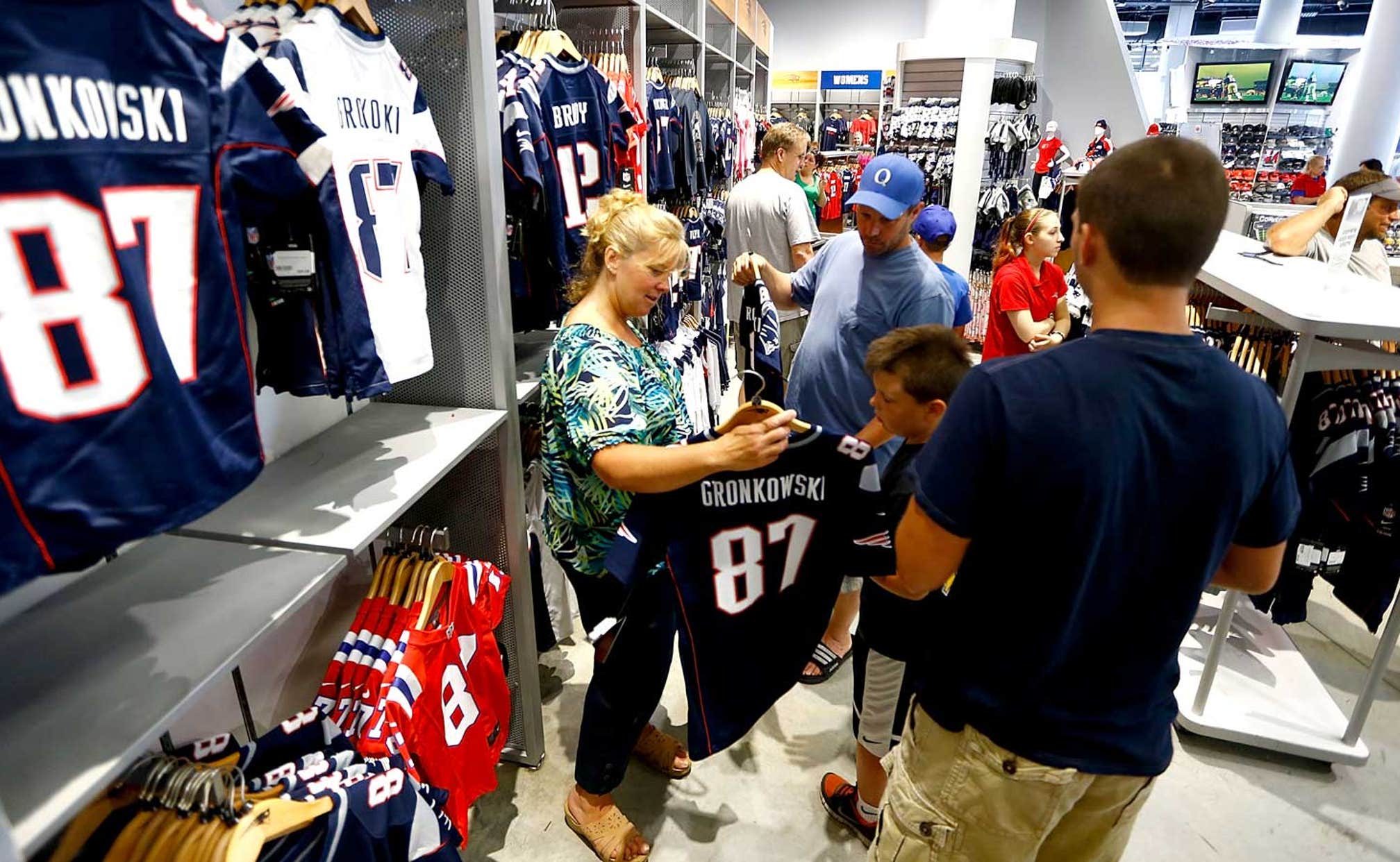 New England Patriots First Team To Offer Jersey Guarantee If Players Leave Team Fox Sports