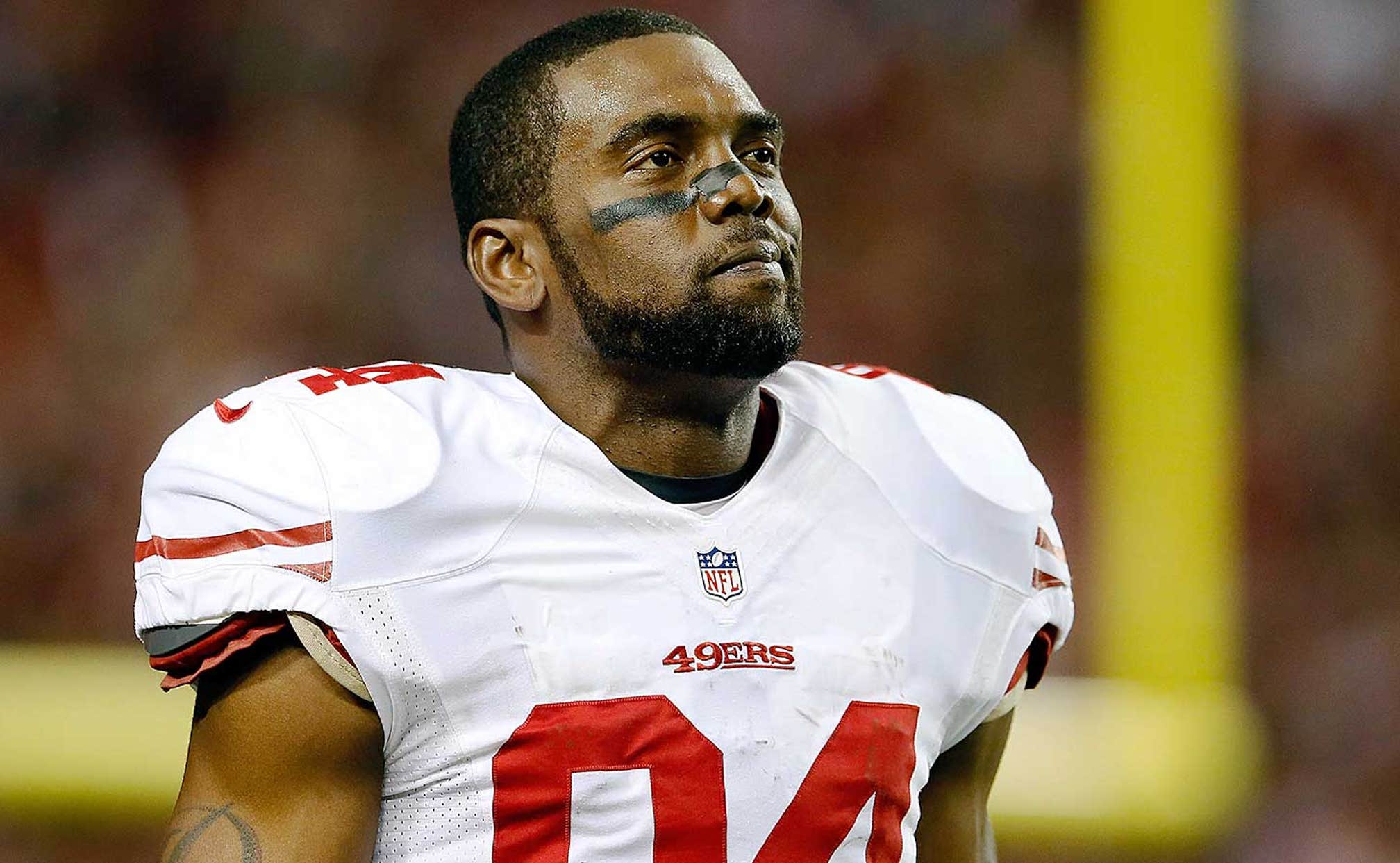 randy-moss-keeps-promise-to-attend-leukemia-survivor-s-high-school