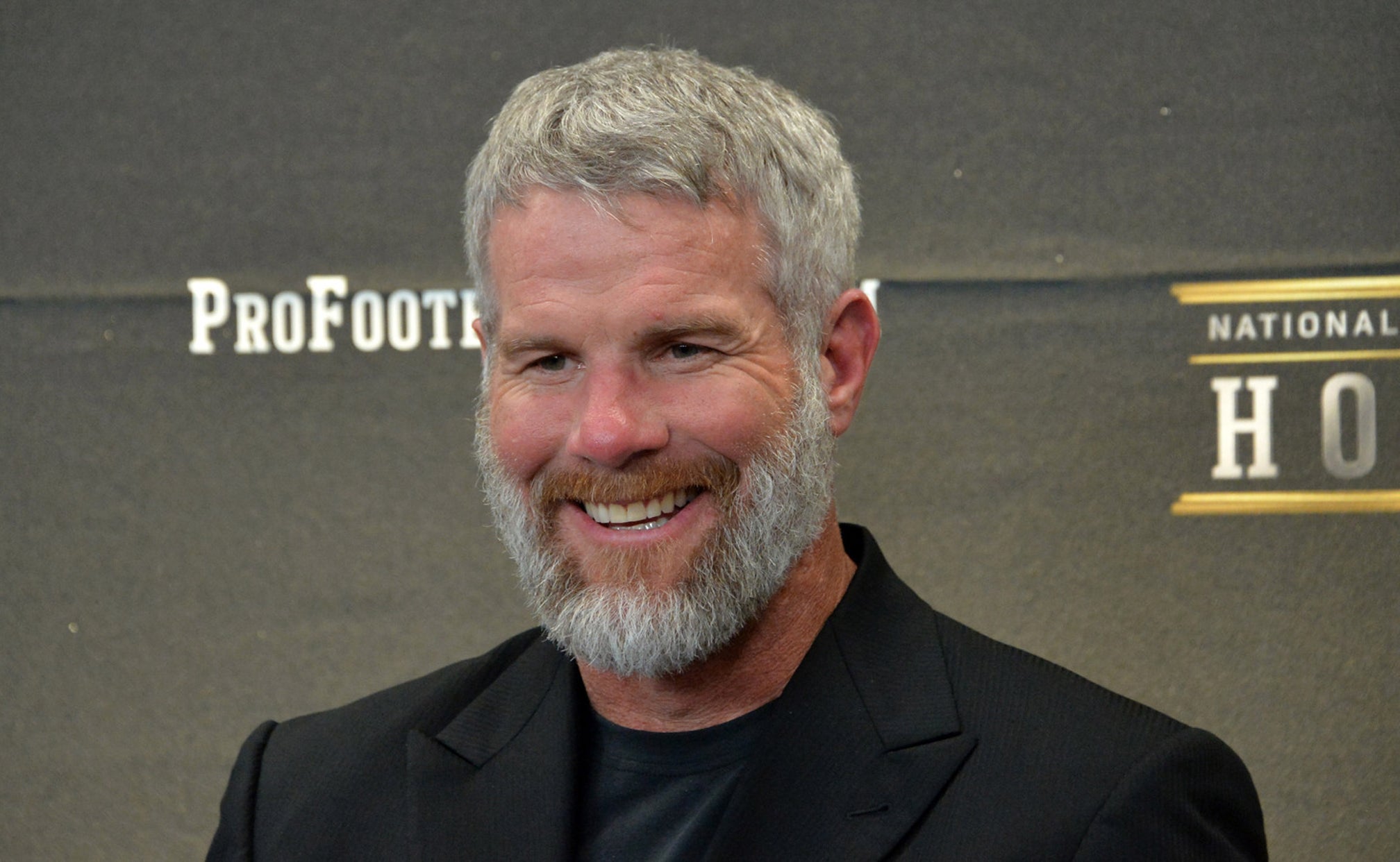 Brett Favre proudly wears his gold Hall of Fame jacket at ceremony