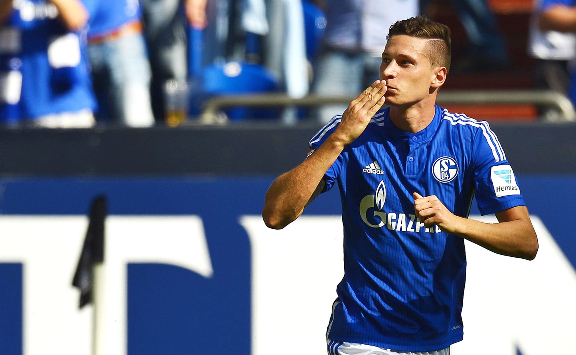 Wolfsburg sign Julian Draxler from Bundesliga rivals ...