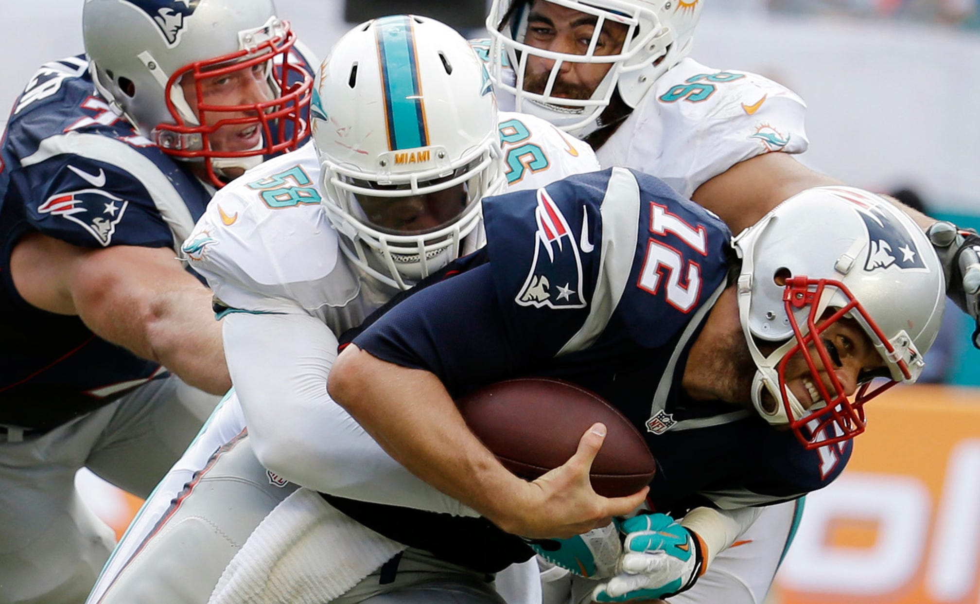 Dolphins Lb Held Fan Contest For Photoshopped Crushbrady Avatar Fox Sports