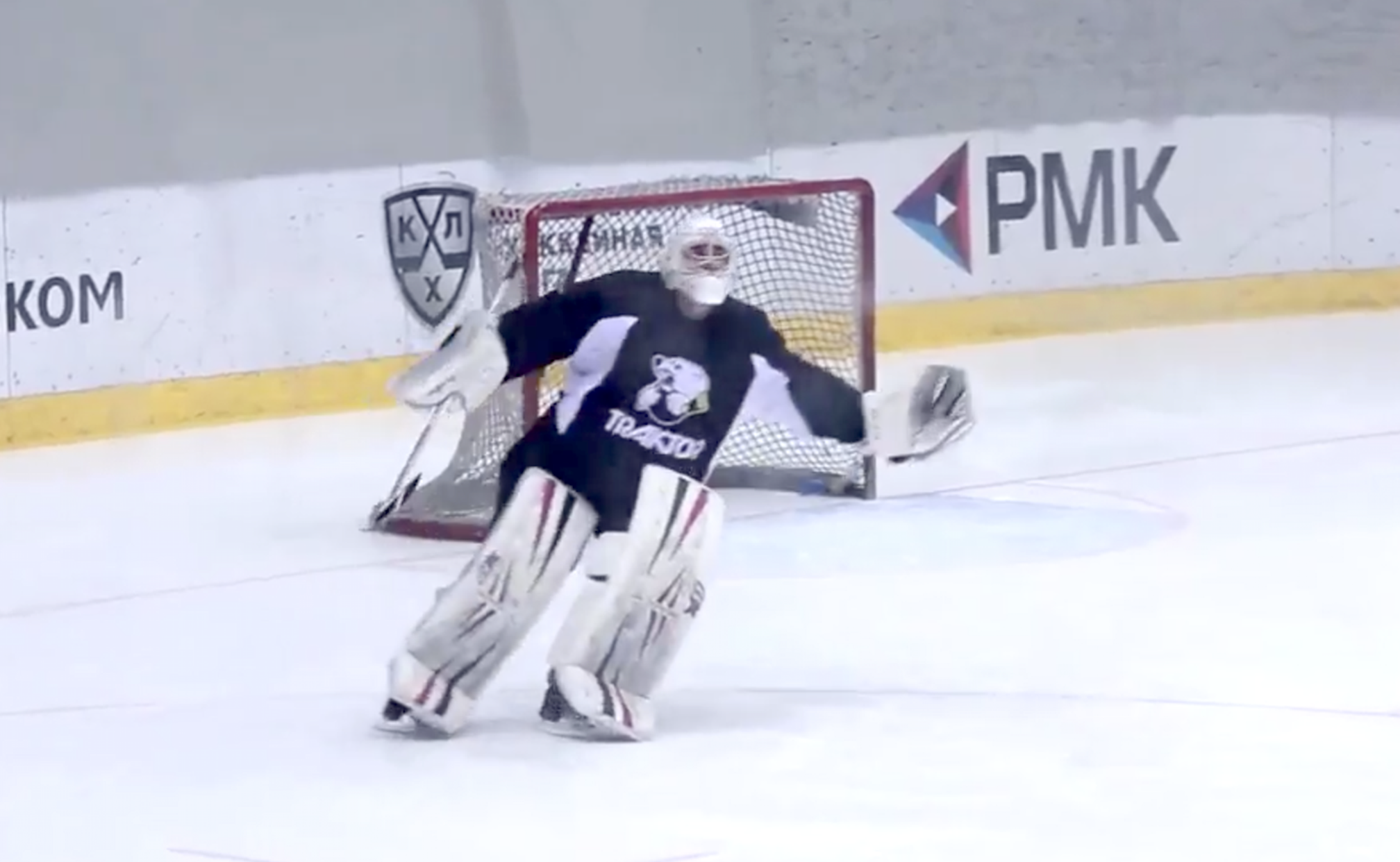Goalie performs incredible figure skating routine in full hockey gear