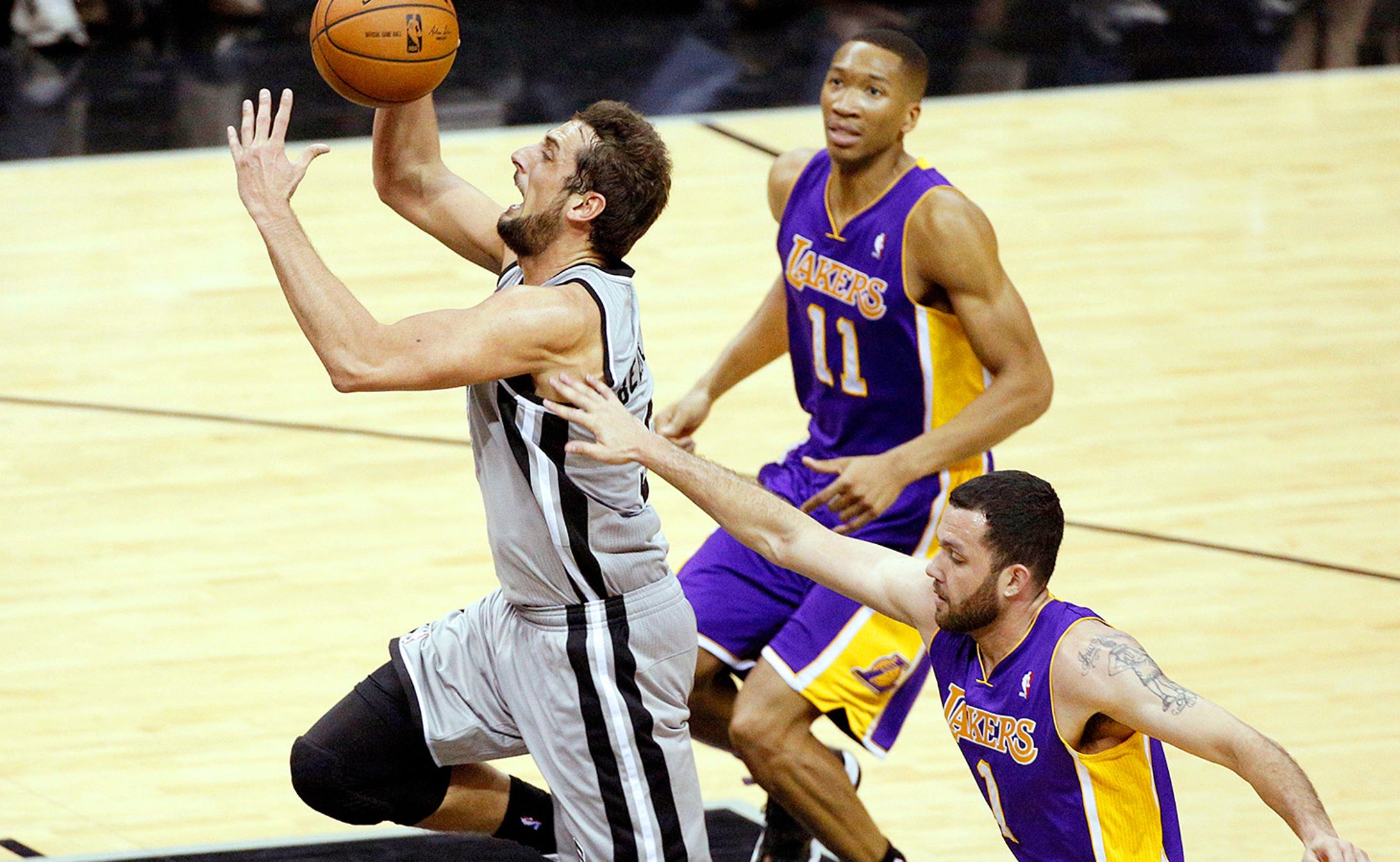 Spurs Use Bench Scoring To Crush Lakers Stretch Win Streak To Nine Fox Sports