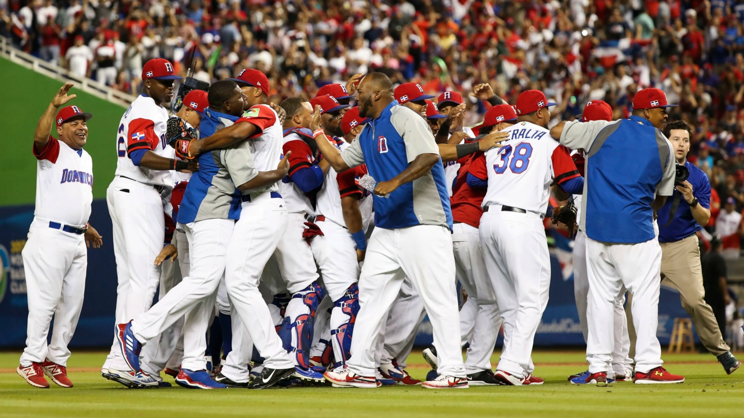 Dominican Republic And Its Fans Electrify World Baseball Classic Fox Sports