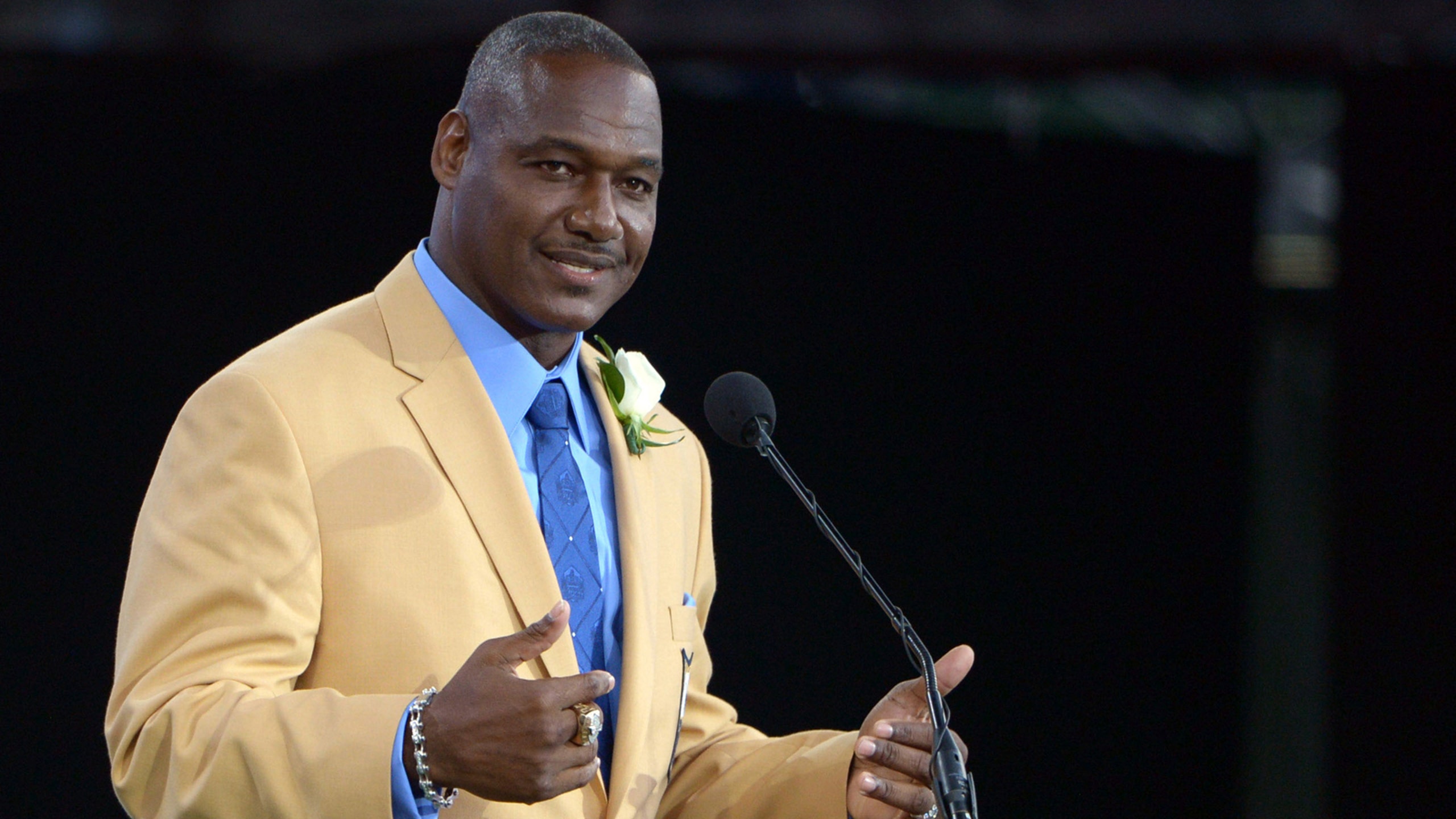 Buccaneers legendary LB Derrick Brooks inducted into HOF | FOX Sports
