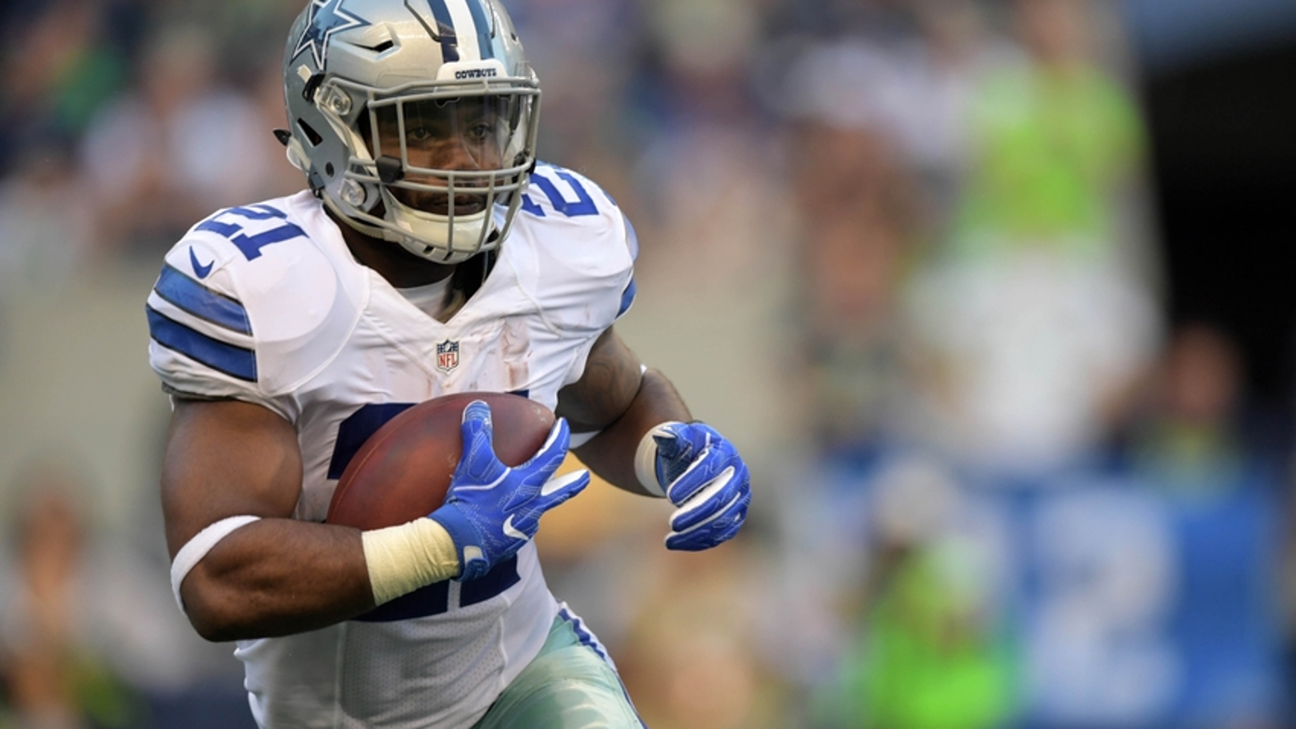 Ezekiel Elliott officially enters NFL statbooks with his first TD