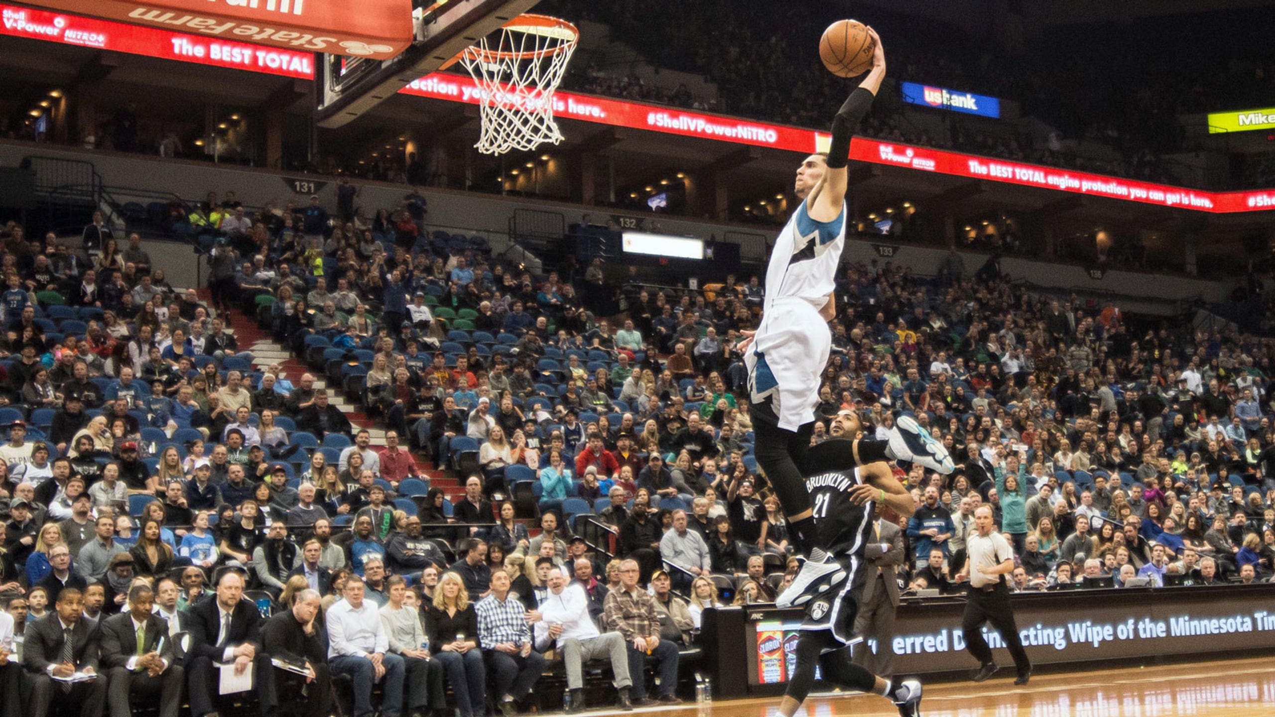Watch dunk champ Zach LaVine pull off a 360 slam from the freethrow
