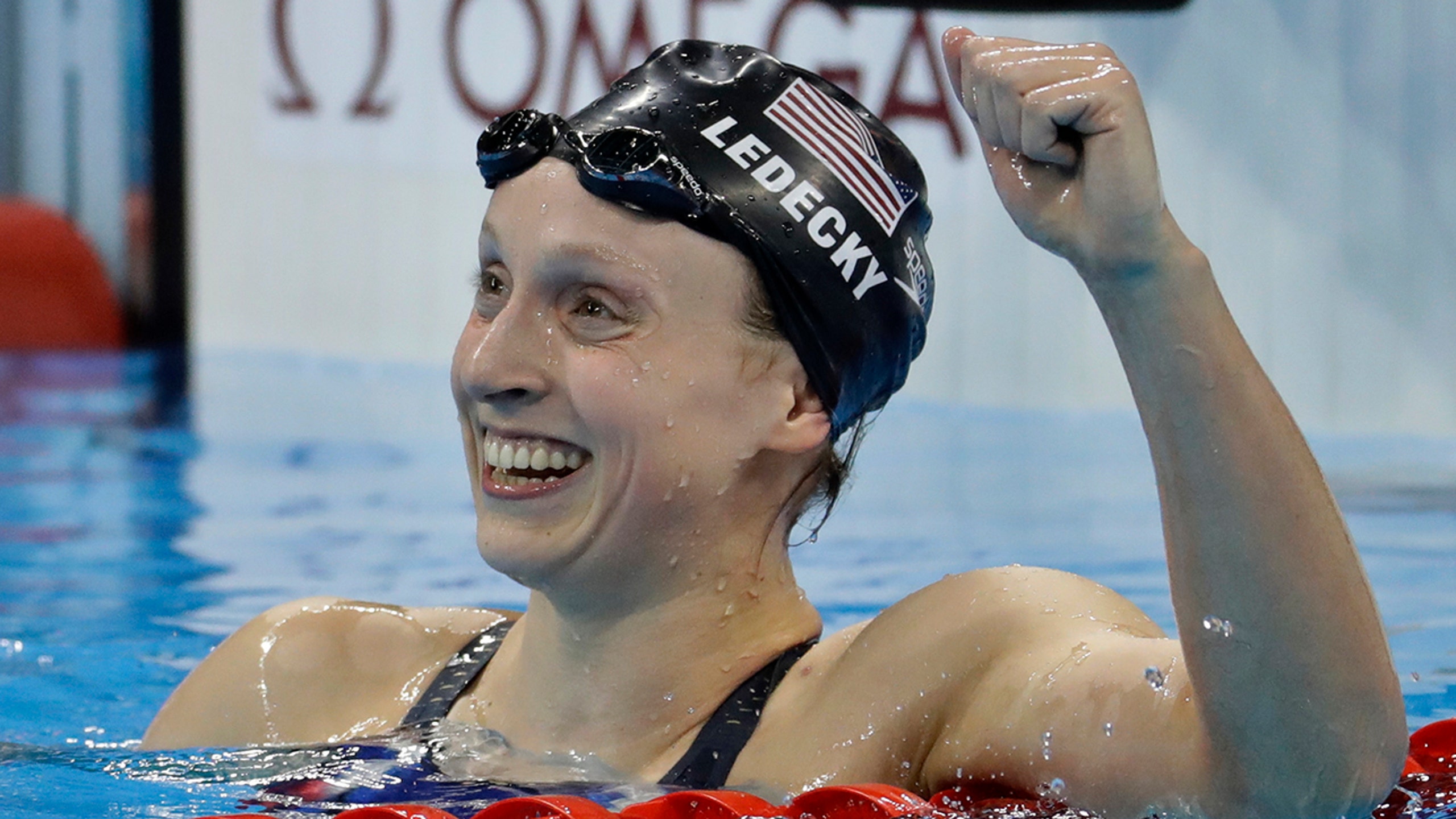 Katie Ledecky wins race by a full minute, shatters records ...