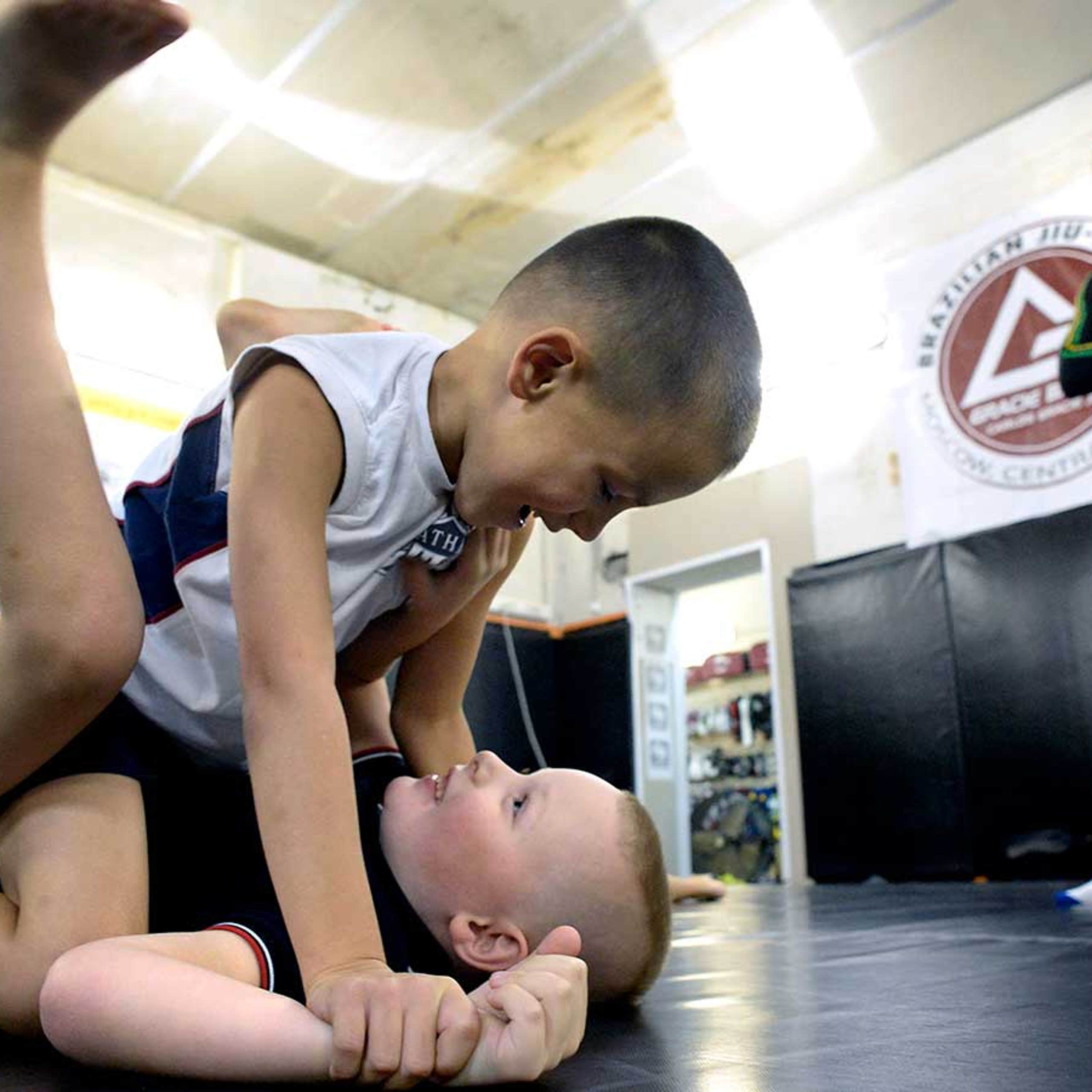 Kenny Florian Kids In The Ufc These Days Fox Sports Keep reading this full ultimate mma strength and conditioning program review to notice how effective this book is… fox sports