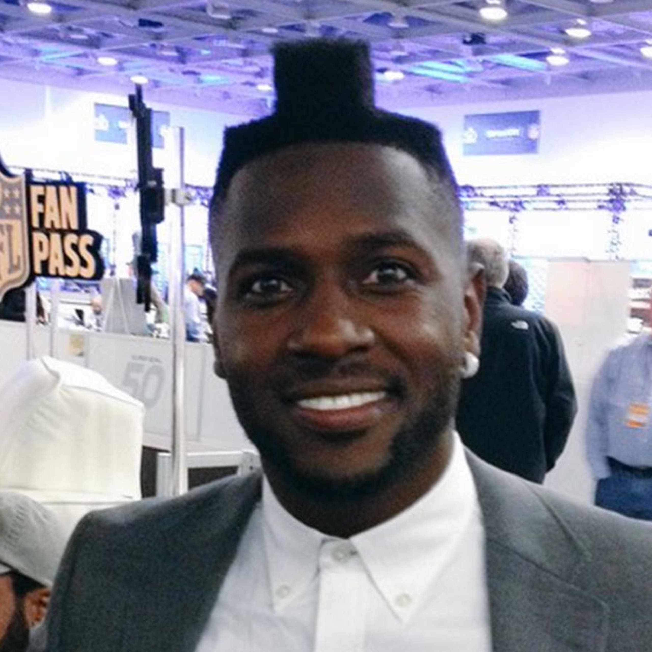 Steelers Wr Antonio Brown Has Finally Named His Outrageous Haircut Fox Sports