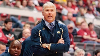 Next Story Image: UC Davis coach Les signs extension through 2020-21 season