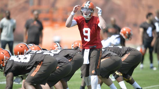 Browns QB Shaw to miss 'extended period of time' after thumb surgery