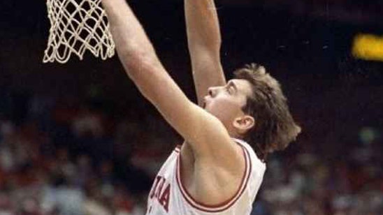 Ex-Indiana basketball player alleges abuse by Bob Knight in book