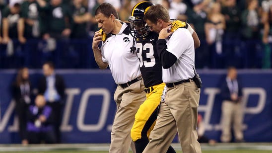 Iowa leading rusher Jordan Canzeri leaves game with leg injury