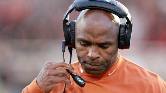 Texas reportedly to fire Charlie Strong Saturday morning