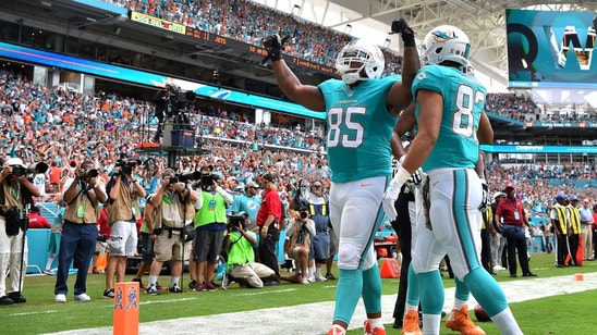 Kenyan Drake plays hero with late touchdown, Dolphins win 27-23