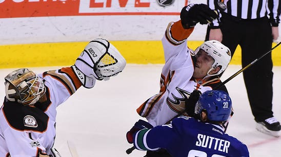 Ducks beat Canucks for 5th win in a row