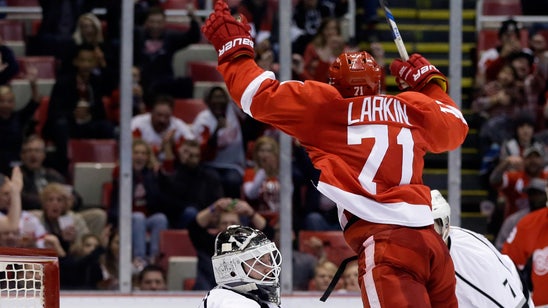 Larkin's second-period goal helps Wings top Kings
