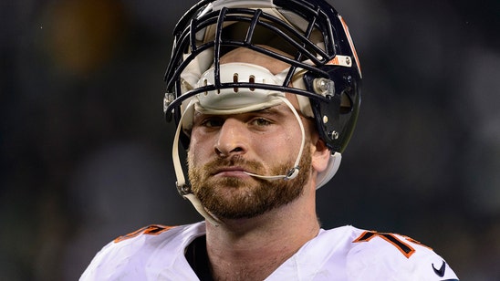 Kyle Long gets first career start at right tackle vs. Packers