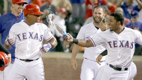 Elvis Andrus completely fakes out Mariners left fielder to steal a run