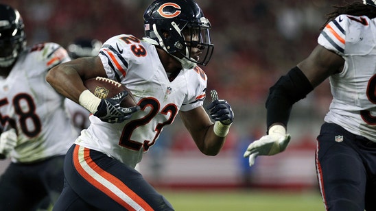 Bears CB Kyle Fuller throws out first pitch at Chicago Cubs game