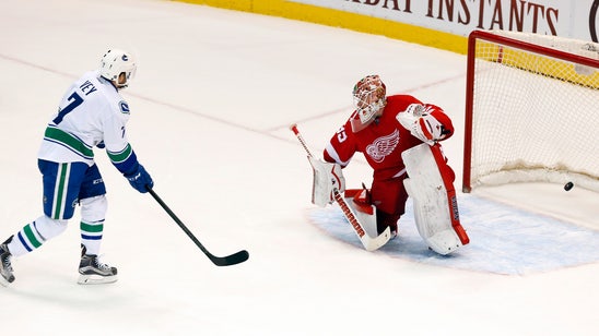 Red Wings fall to Canucks in shootout 4-3