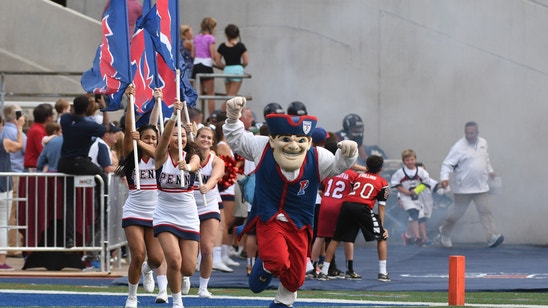 Penn cheerleaders kneel, raise fist during national anthem